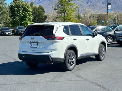 Used 2024 Nissan Rogue S AWD/4WD image 4