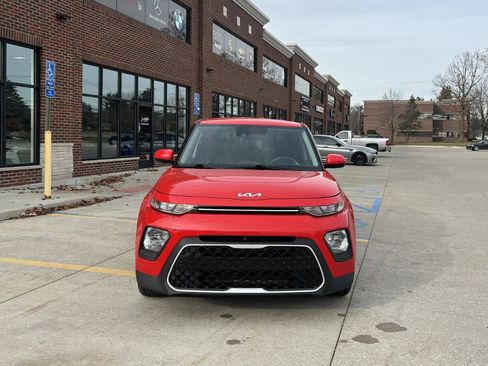 Used 2022 Kia Soul LX w/ Technology Package image 3