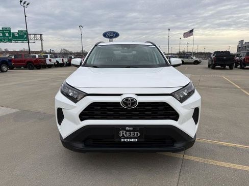 Used 2021 Toyota RAV4 LE image 3