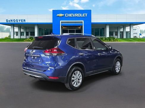 Used 2018 Nissan Rogue SV w/ Premium Package image 5