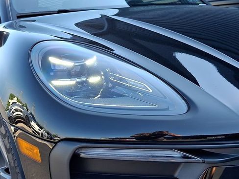 Certified 2023 Porsche Macan Turbo AWD/4WD image 11