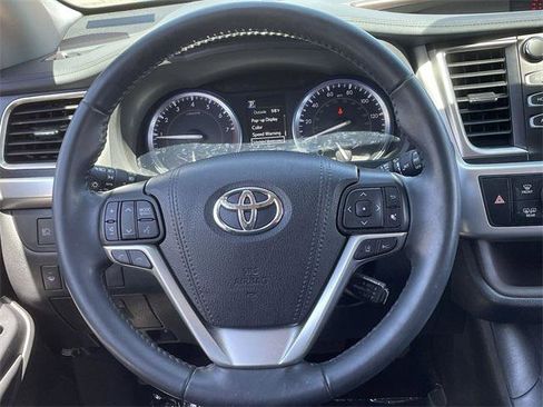 Certified 2019 Toyota Highlander XLE FWD image 20
