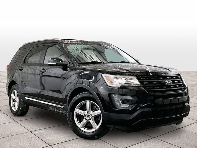 Used 2017 Ford Explorer XLT w/ Equipment Group 202A AWD/4WD image 2
