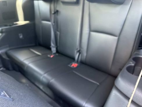 Used 2022 Toyota Highlander XLE FWD image 18