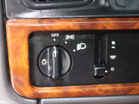 Used 1997 Jeep Grand Cherokee Laredo AWD/4WD image 25