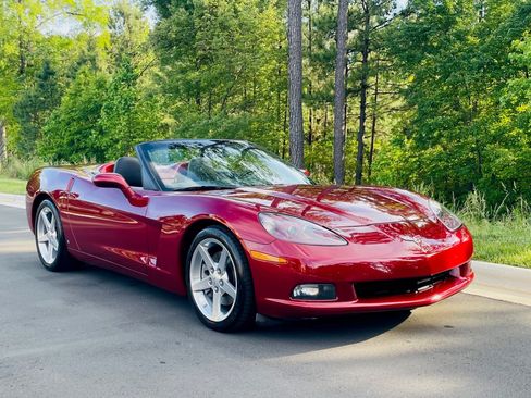 Used 2006 Chevrolet Corvette Convertible w/ Preferred Equipment Group RWD image 9