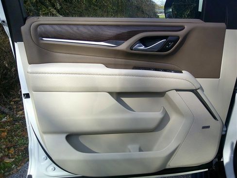 Used 2022 GMC Yukon XL Denali image 9