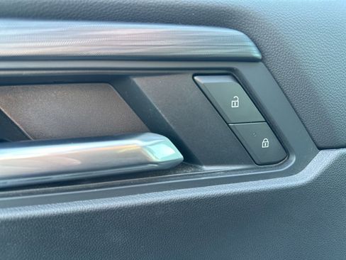 Used 2025 GMC Acadia Elevation image 11