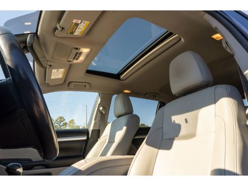 Used 2019 Toyota Highlander XLE image 12