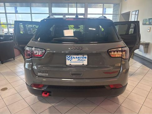 Used 2022 Jeep Compass Trailhawk AWD/4WD image 12
