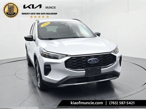 Used 2025 Ford Escape ST-Line FWD image 2