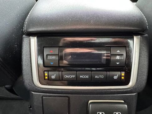 Used 2022 Subaru Ascent Limited AWD/4WD image 17