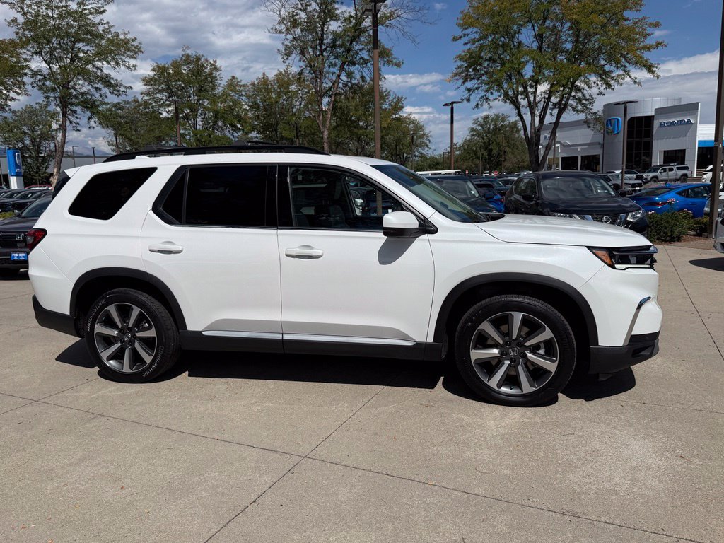 Used 2023 Honda Pilot Elite image 3