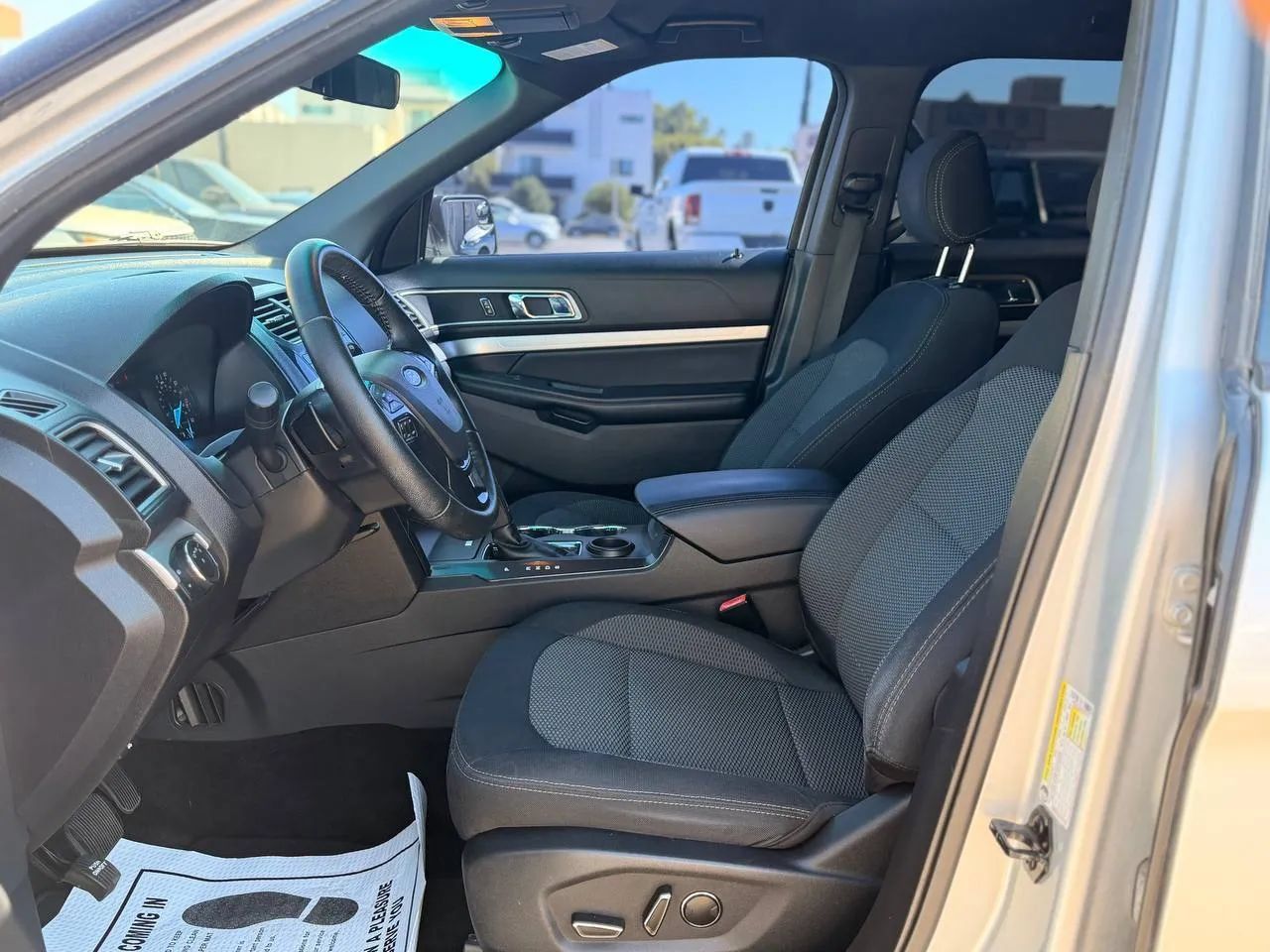 Used 2017 Ford Explorer XLT FWD image 22
