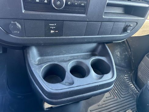 Used 2008 Chevrolet Express 2500 image 16