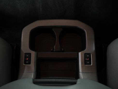 Used 2015 Toyota Sequoia Platinum image 25