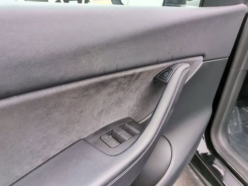 Used 2022 Tesla Model Y Long Range AWD/4WD image 18