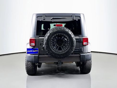 Used 2017 Jeep Wrangler Unlimited Sahara AWD/4WD image 6