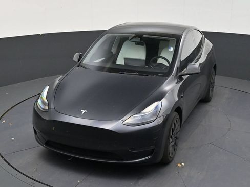Used 2024 Tesla Model Y Long Range AWD/4WD image 18