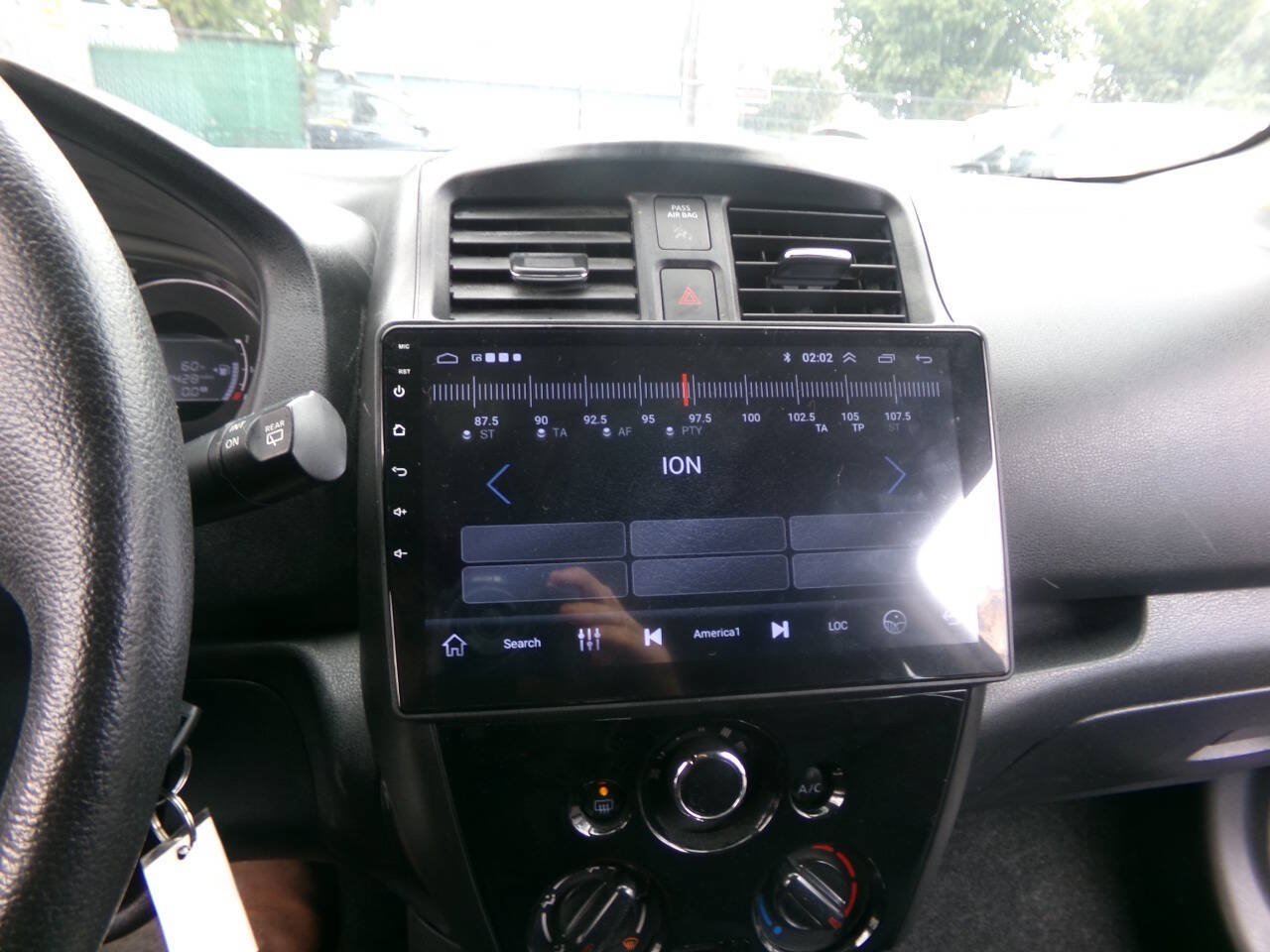 Used 2015 Nissan Versa Note SV FWD image 14