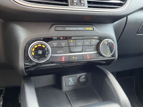 Used 2022 Ford Escape SE w/ Cold Weather Package AWD/4WD image 18