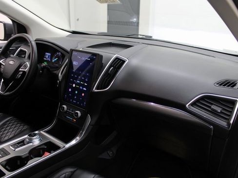 Certified 2024 Ford Edge Titanium image 5