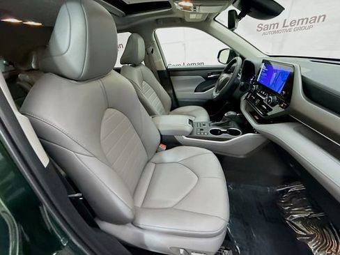 Used 2024 Toyota Highlander XLE image 30