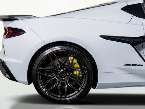 Used 2023 Chevrolet Corvette Z06 image 11