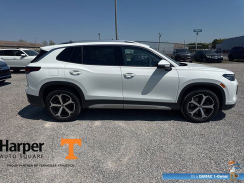 Used 2025 Volkswagen Tiguan SE w/ Panoramic Sunroof Package image 6