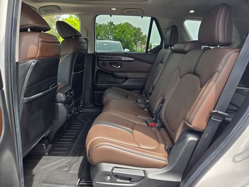 Used 2024 Honda Pilot Elite image 12