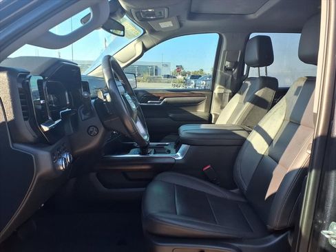 Used 2023 GMC Sierra 1500 SLT image 17