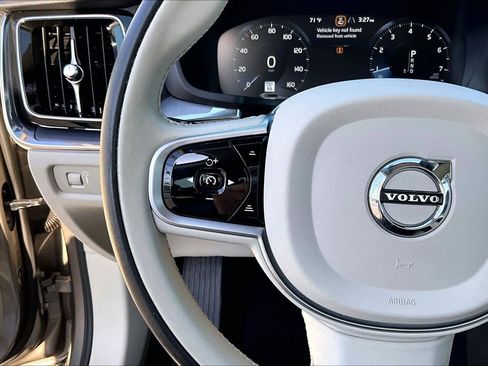 Used 2020 Volvo S60 T5 Momentum image 23