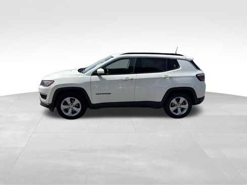 Used 2019 Jeep Compass Latitude FWD image 3