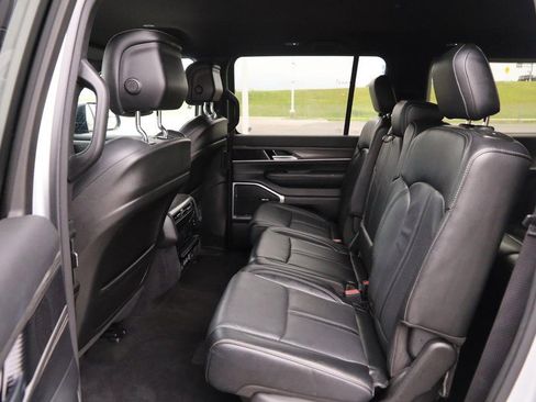 Used 2023 Jeep Wagoneer L Series II AWD/4WD image 11