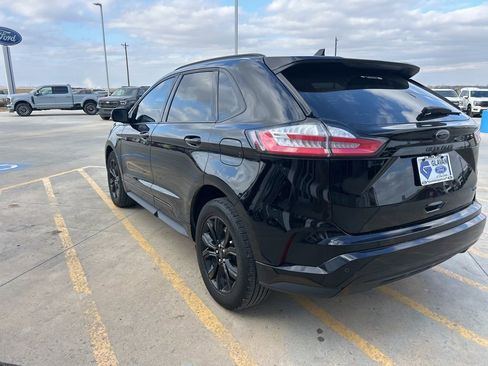Used 2024 Ford Edge SE w/ Black Appearance Package image 5
