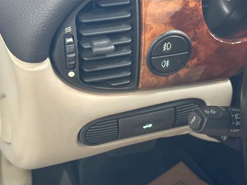 Used 1999 Jaguar XJ8 image 11