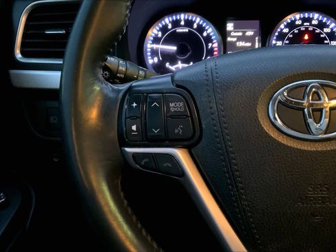 Used 2019 Toyota Highlander Plus image 22