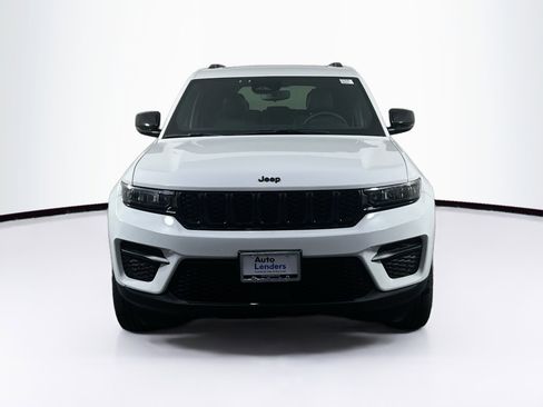 Used 2023 Jeep Grand Cherokee Altitude image 2