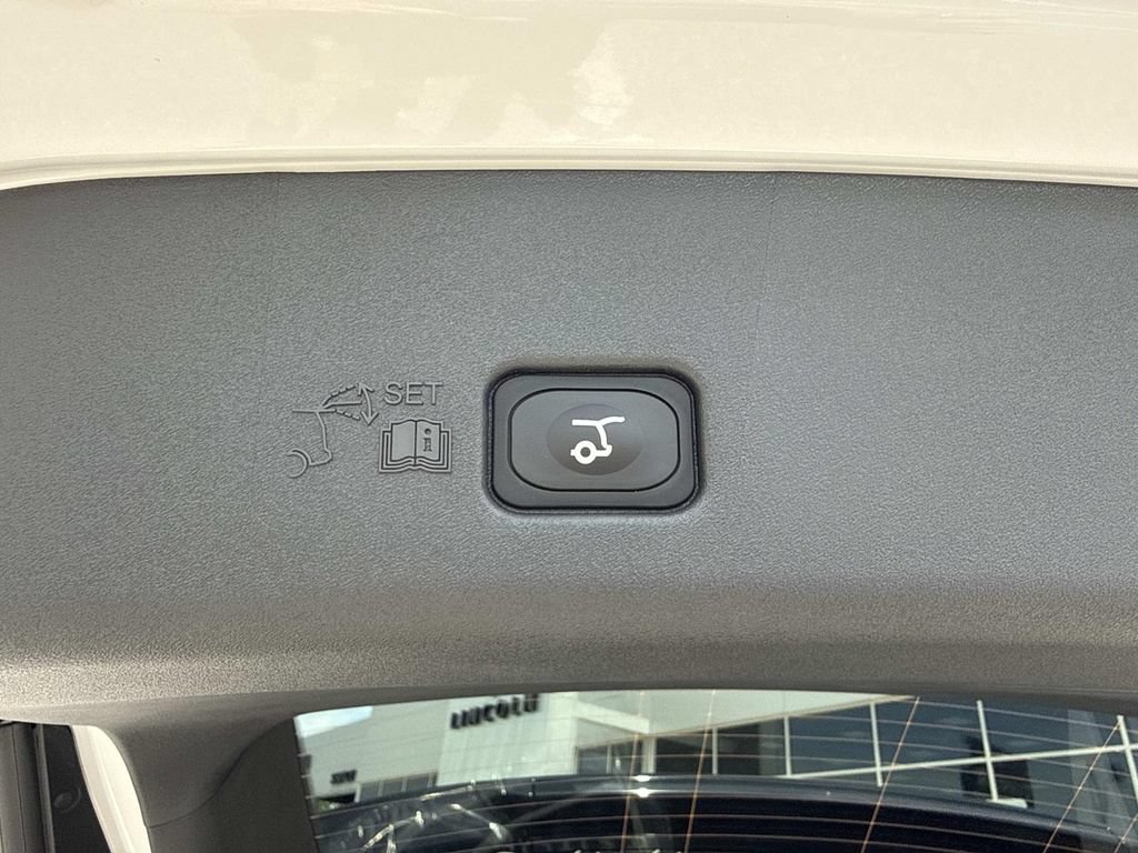 New 2026 Lincoln Nautilus Reserve w/ Jet Appearance Package AWD/4WD image 12