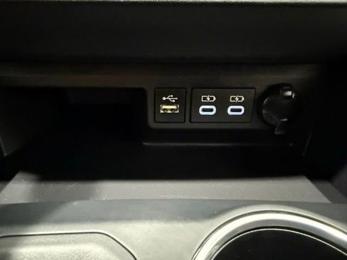 Used 2025 Toyota Highlander Platinum image 39