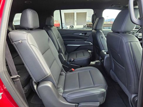 Used 2025 Chevrolet Traverse LT AWD/4WD image 12