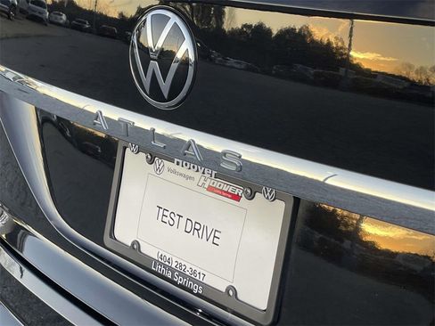 Used 2022 Volkswagen Atlas Cross Sport SE image 12