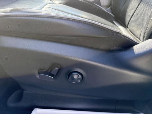 Used 2023 Chrysler Pacifica Limited FWD image 16