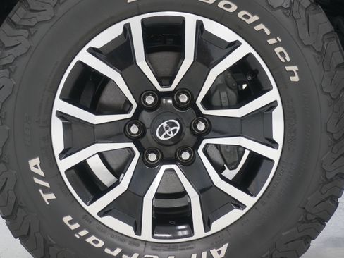 Used 2022 Toyota Tacoma TRD Sport image 25