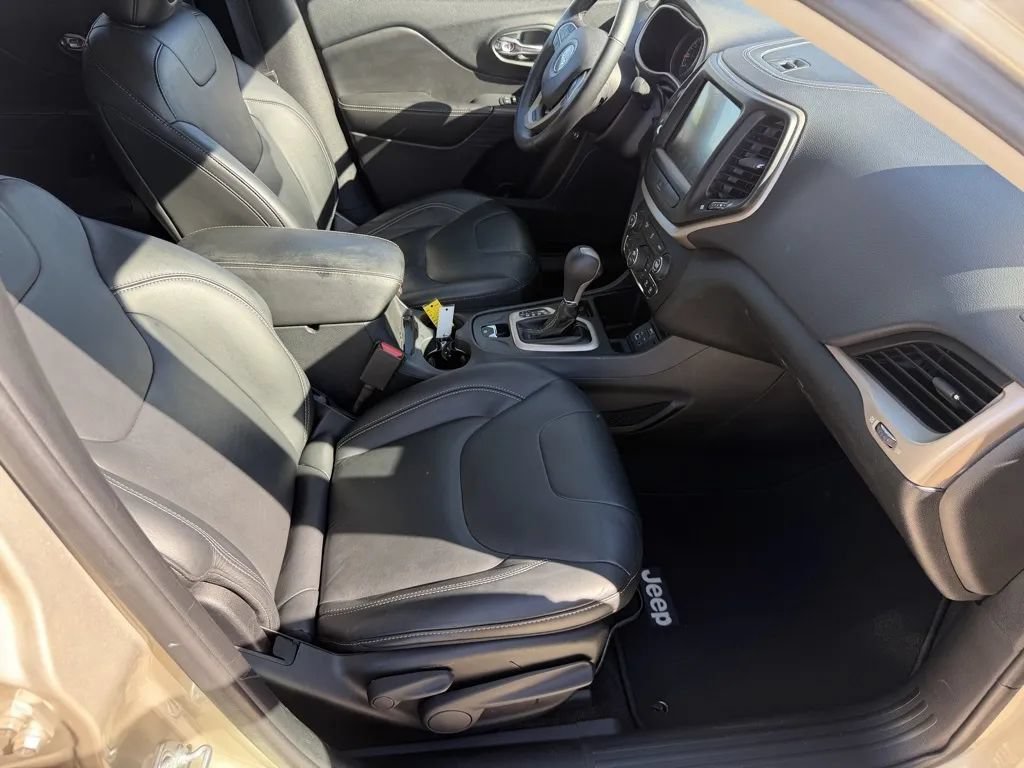 Used 2015 Jeep Cherokee Limited FWD image 27