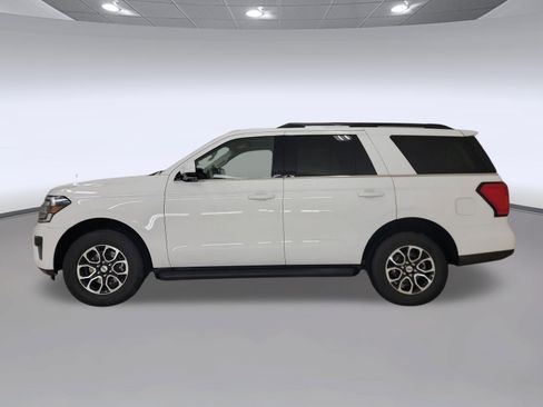 Used 2024 Ford Expedition XLT AWD/4WD image 2