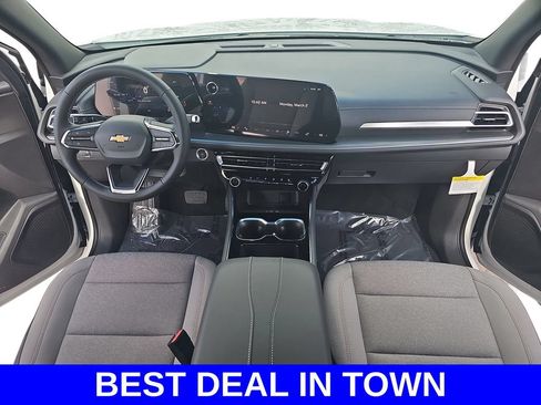 New 2026 Chevrolet Traverse LT w/ Sun and Wheel Package FWD image 9