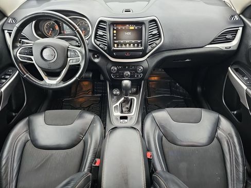 Used 2018 Jeep Cherokee Latitude Plus AWD/4WD image 10