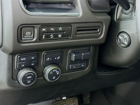 Used 2024 Chevrolet Tahoe Z71 w/ Z71 Off-Road Package AWD/4WD image 21