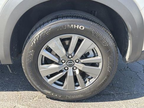 Used 2025 Nissan Pathfinder SV AWD/4WD image 12